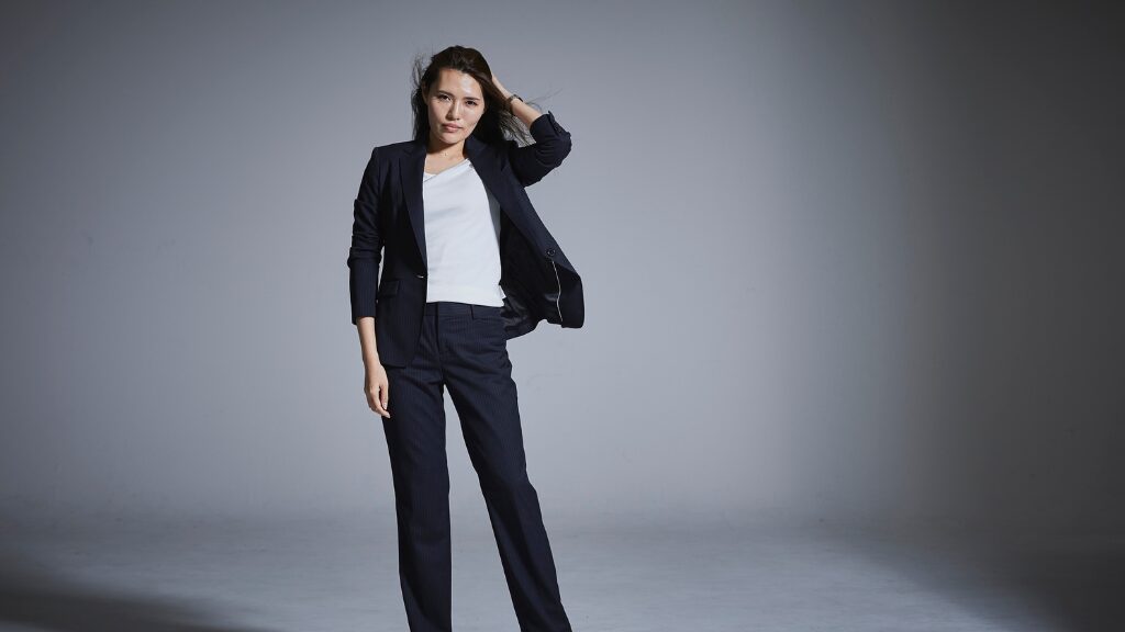 レディース向け：スーツを日常で着る上品なカジュアル