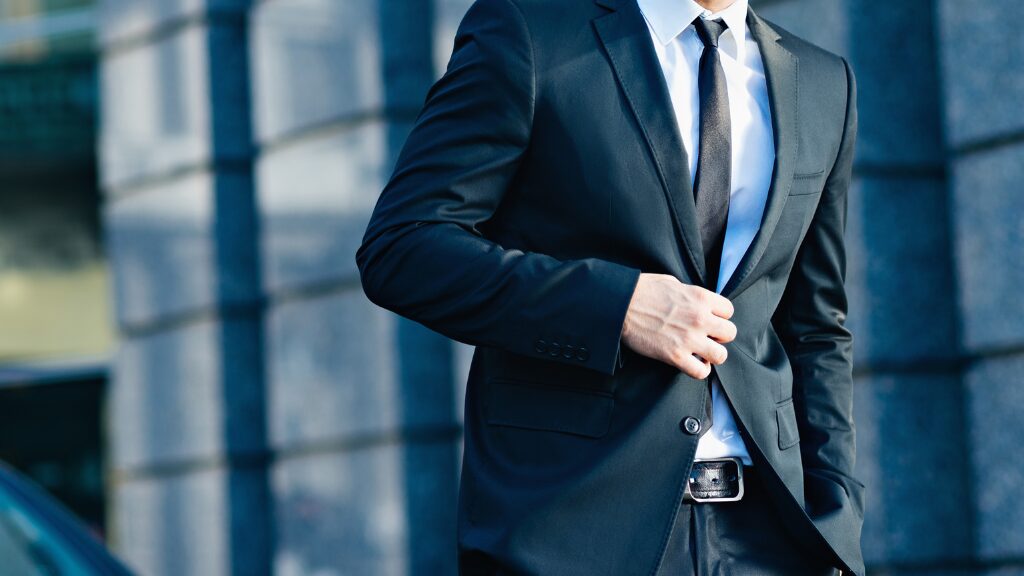 スマートなスーツの男性