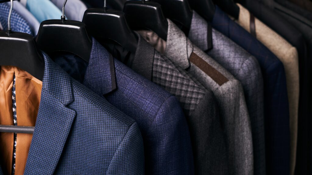 着るべきか避けるべきか迷いやすい場面