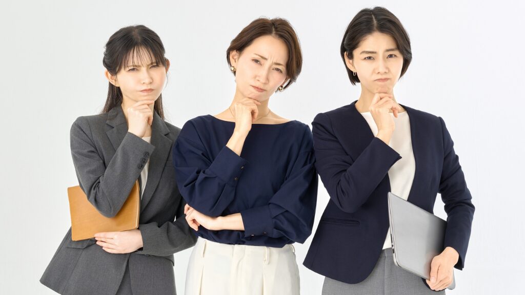悩む３人の女性